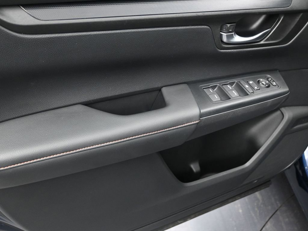 Used 2023 Chevrolet Traverse LS image 10