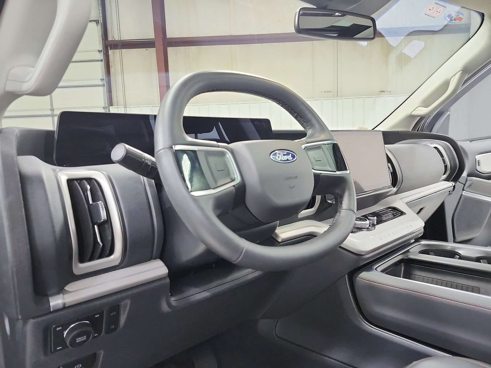 Used 2025 Ford Expedition Active AWD/4WD image 19
