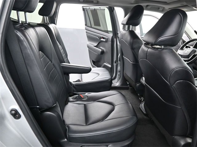 Used 2023 Toyota Highlander L image 11