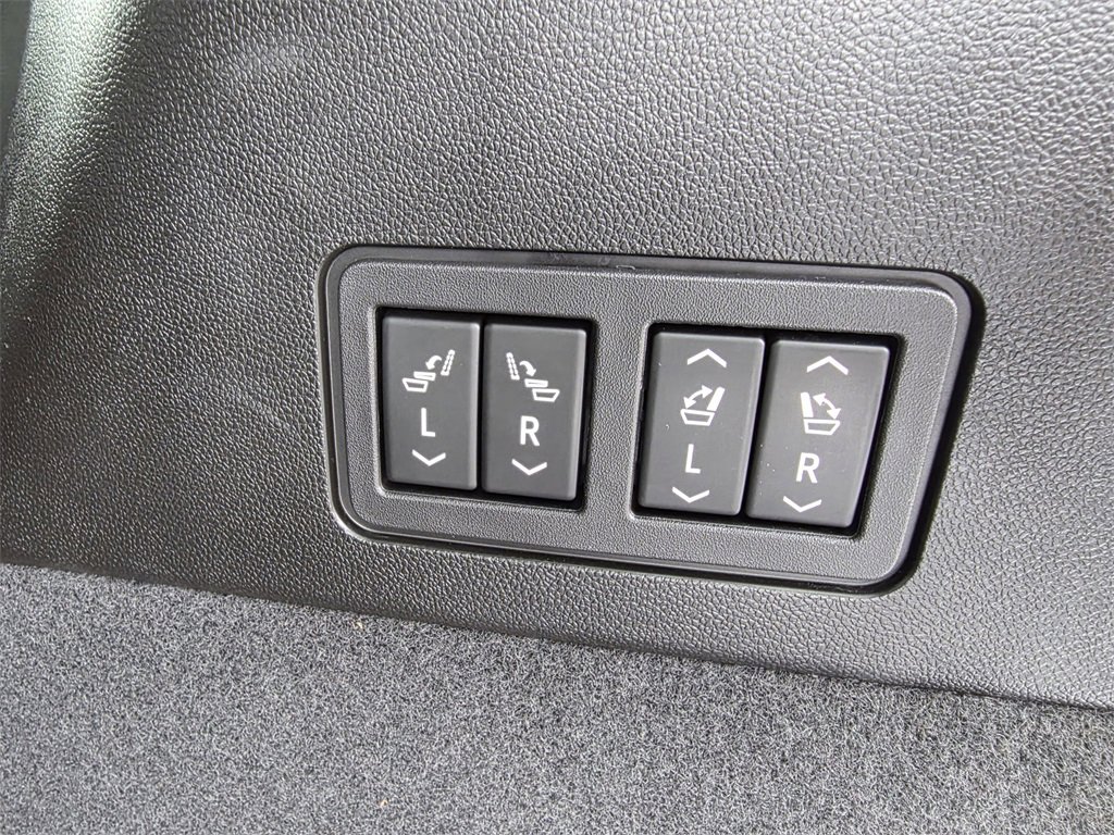 Used 2023 Cadillac XT6 Sport w/ Technology Package image 34