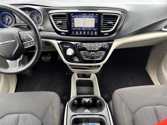 Used 2020 Chrysler Pacifica Touring w/ Advanced Safetytec Group image 16