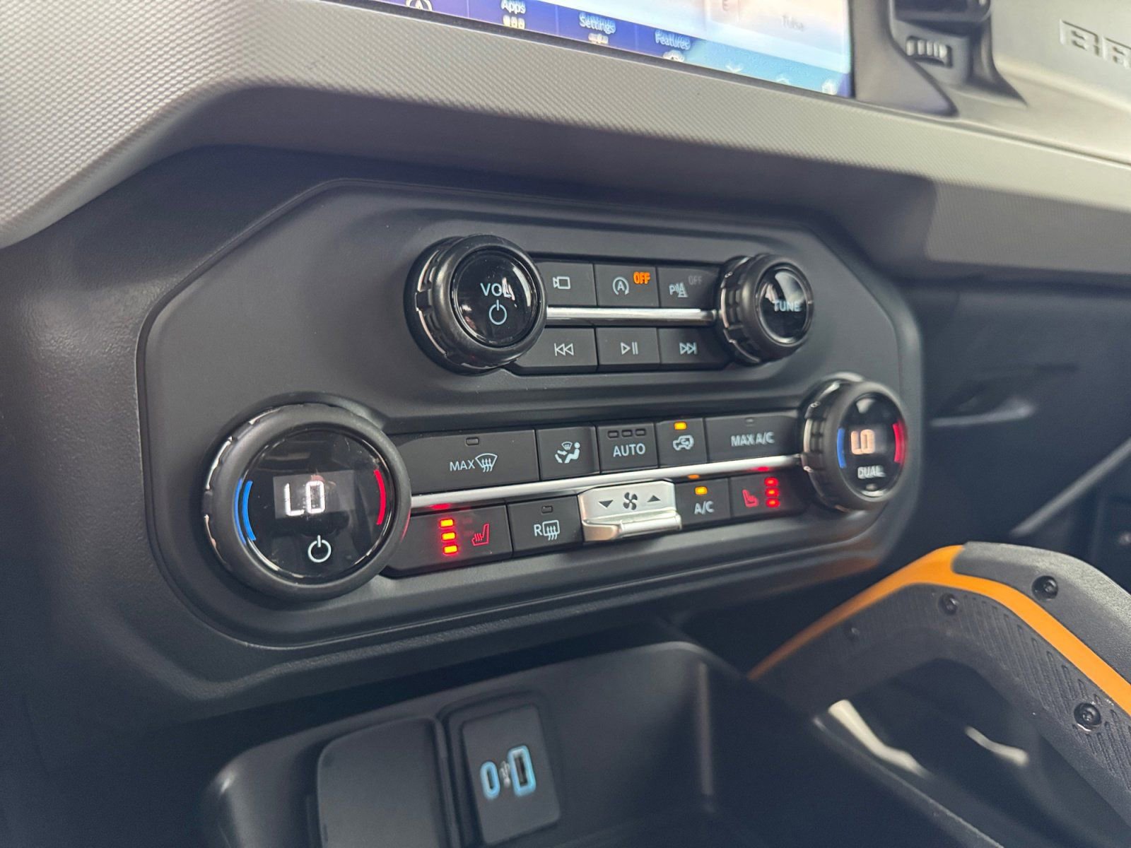 Used 2023 Ford Bronco Badlands w/ Sasquatch Package image 26