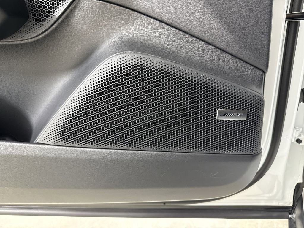 Certified 2025 Porsche Macan 4 Electric image 35