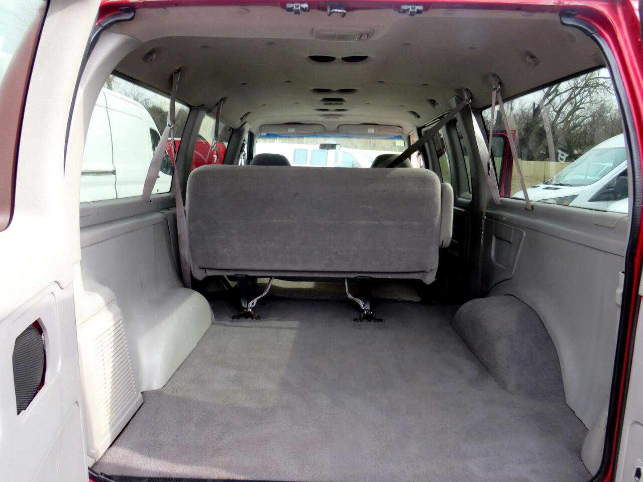 Used 1999 Ford E-150 and Econoline 150 Wagon RWD image 25