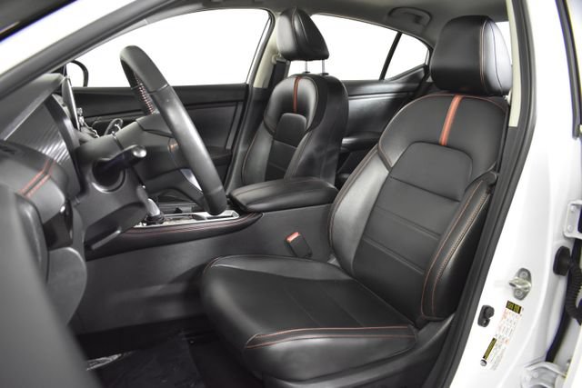 Certified 2025 Nissan Sentra SR w/ SR Premium Package FWD image 10