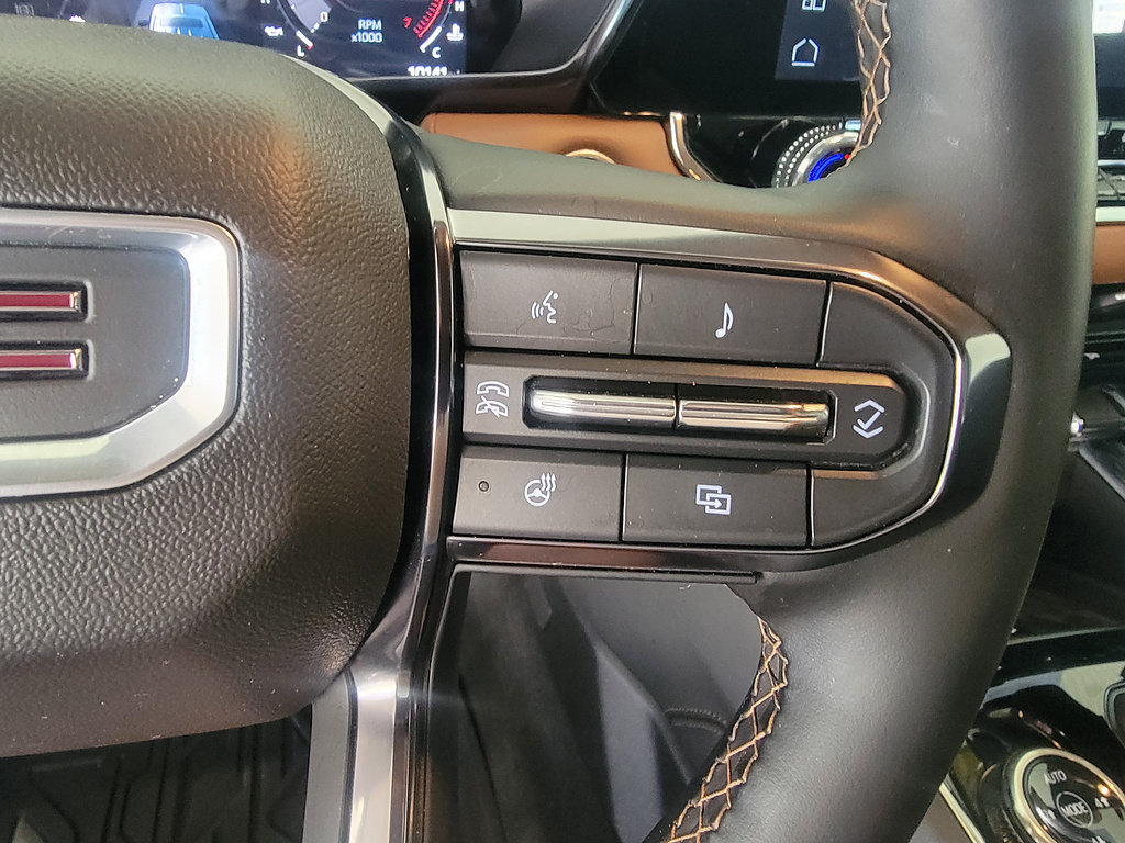 Used 2025 GMC Canyon AT4 w/ AT4 Premium Package AWD/4WD image 19