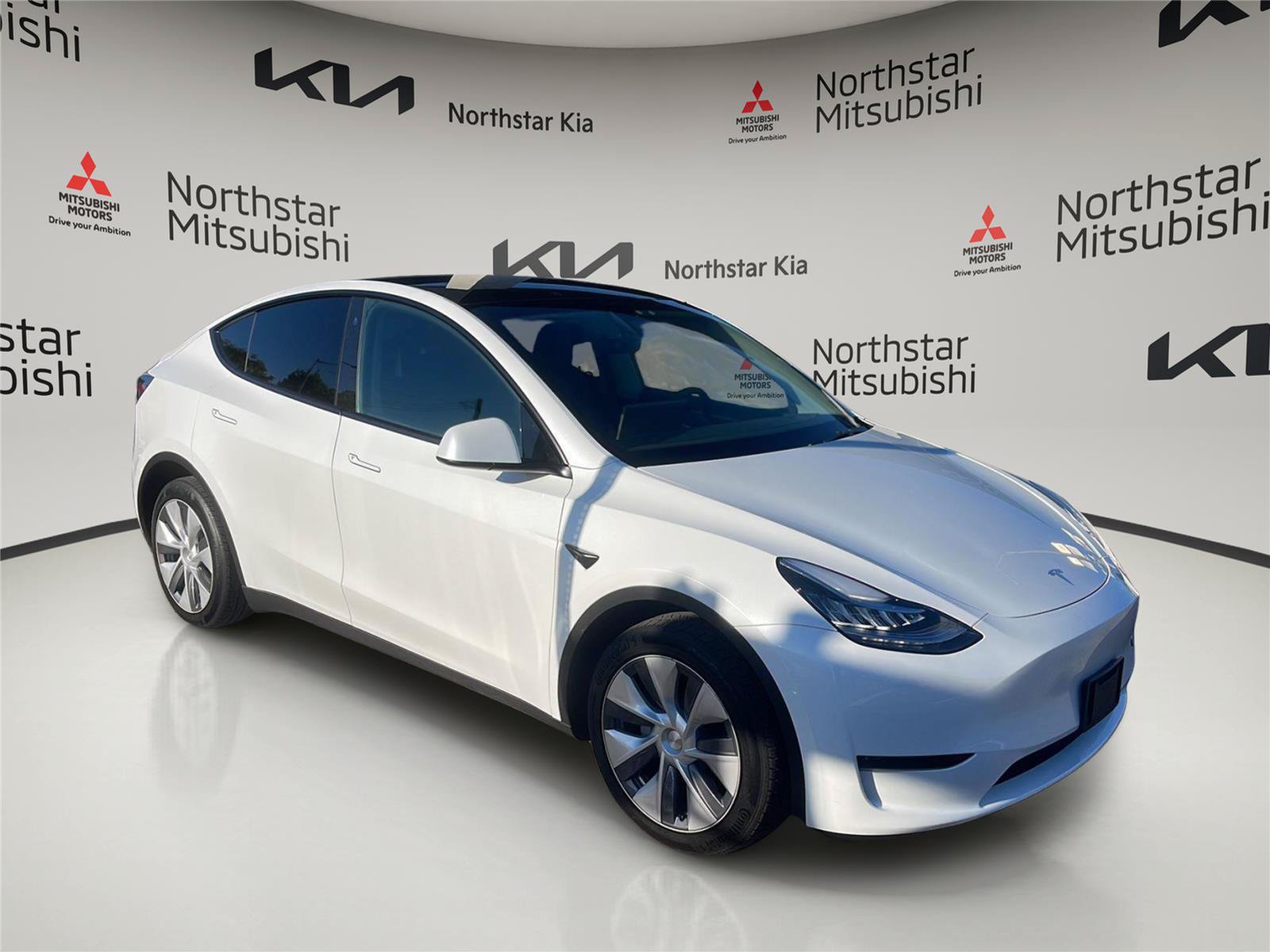 Used 2023 Tesla Model Y Performance AWD/4WD image 5