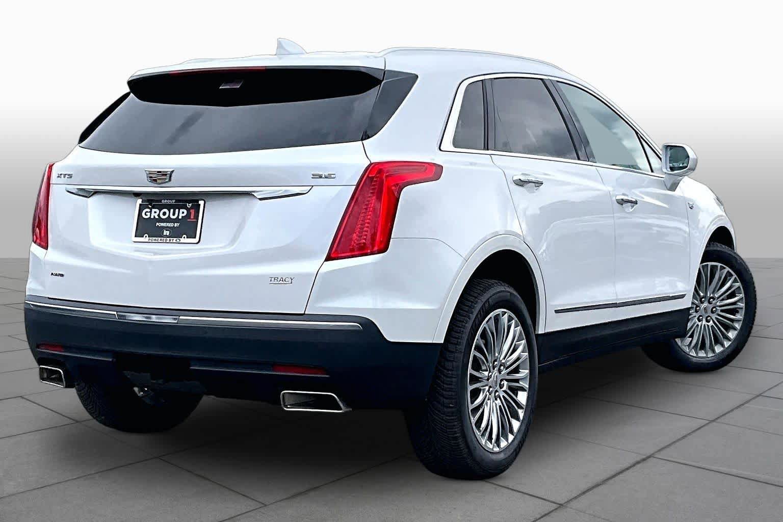 Used 2017 Cadillac XT5 Luxury w/ Driver Awareness Package AWD/4WD image 13