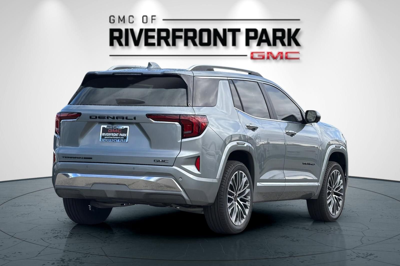 New 2026 GMC Terrain Denali w/ LPO, Black Badging Package image 3