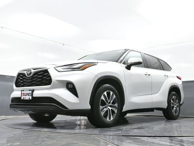 Used 2023 Toyota Highlander XLE FWD image 53