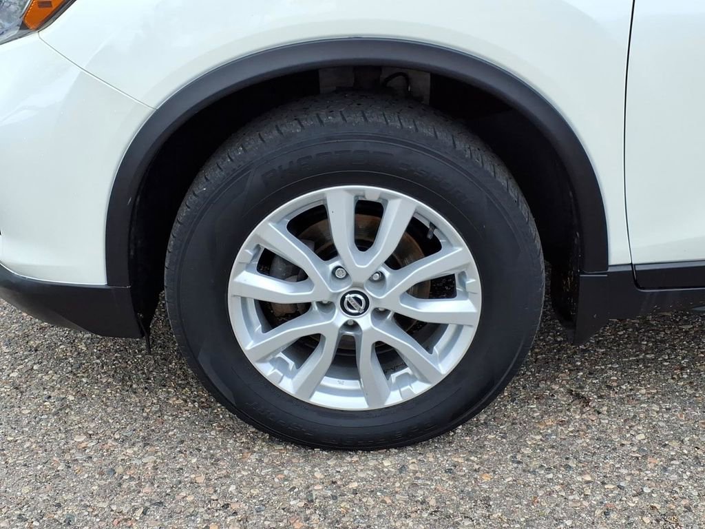 Used 2018 Nissan Rogue SV AWD/4WD image 9