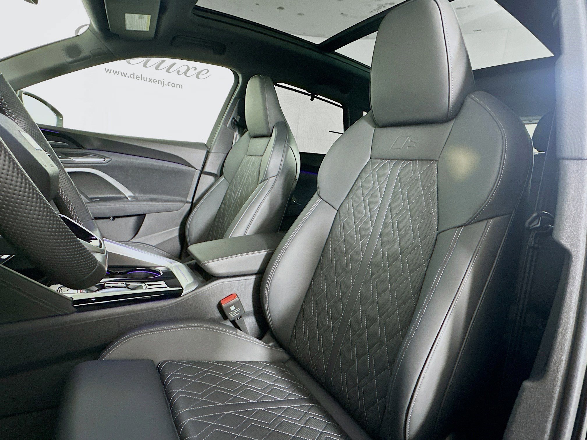 Used 2025 Audi SQ5 Premium Plus w/ Premium Plus Package image 20