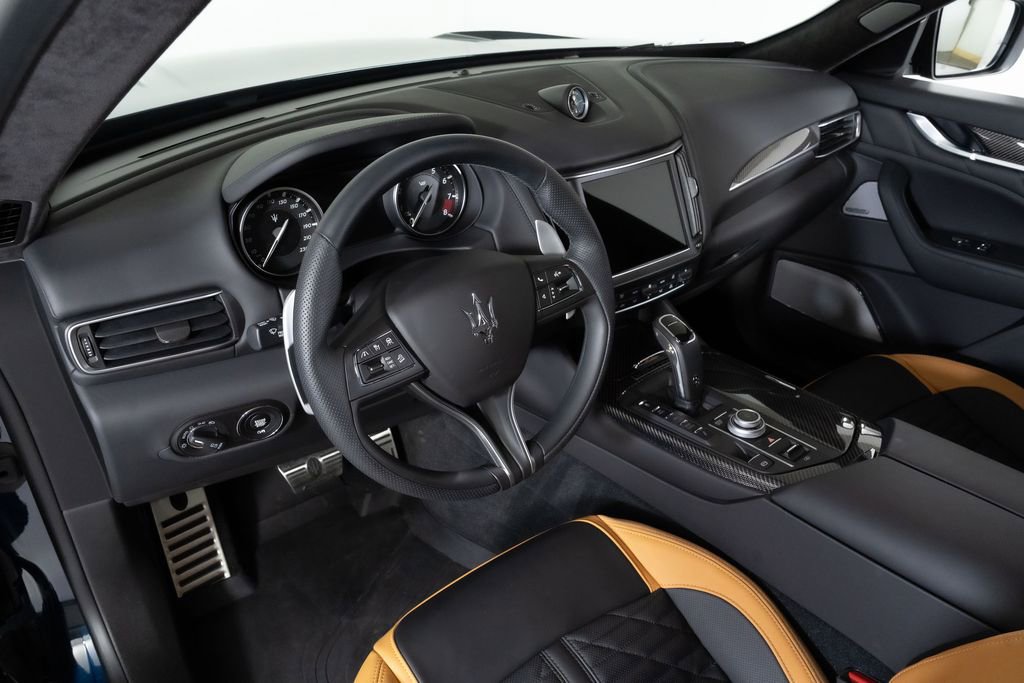 Used 2024 Maserati Levante Trofeo image 4