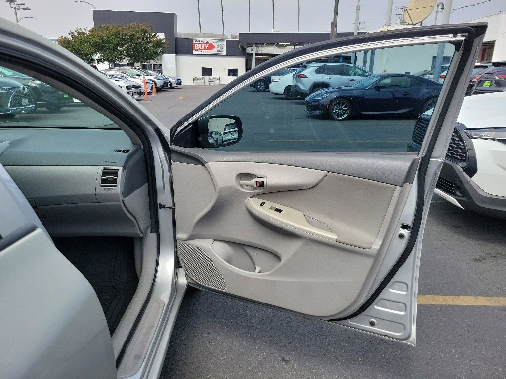 Used 2009 Toyota Corolla LE FWD image 9