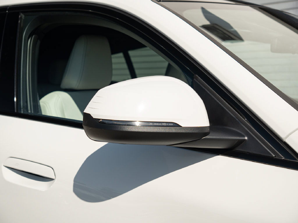 Used 2026 BMW X2 xDrive28i AWD/4WD image 18