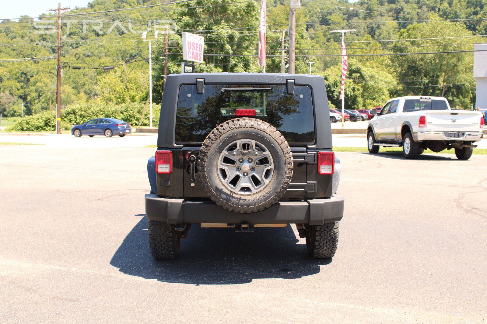 Used 2017 Jeep Wrangler Unlimited Rubicon w/ Connectivity Group AWD/4WD image 5