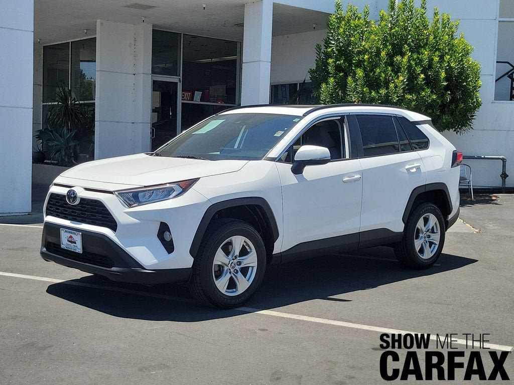 Used 2019 Toyota RAV4 XLE AWD/4WD image 2