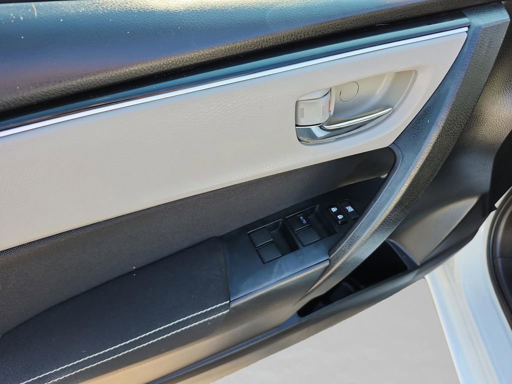 Used 2019 Toyota Corolla LE image 23