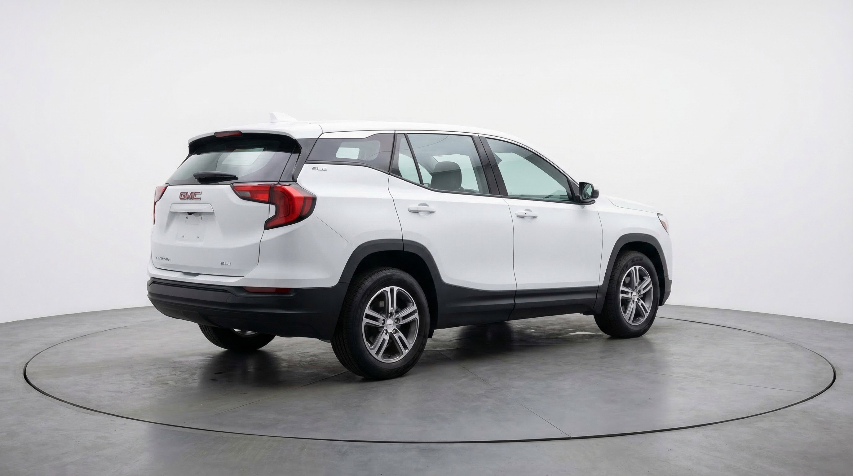 Used 2024 GMC Terrain SLE image 9