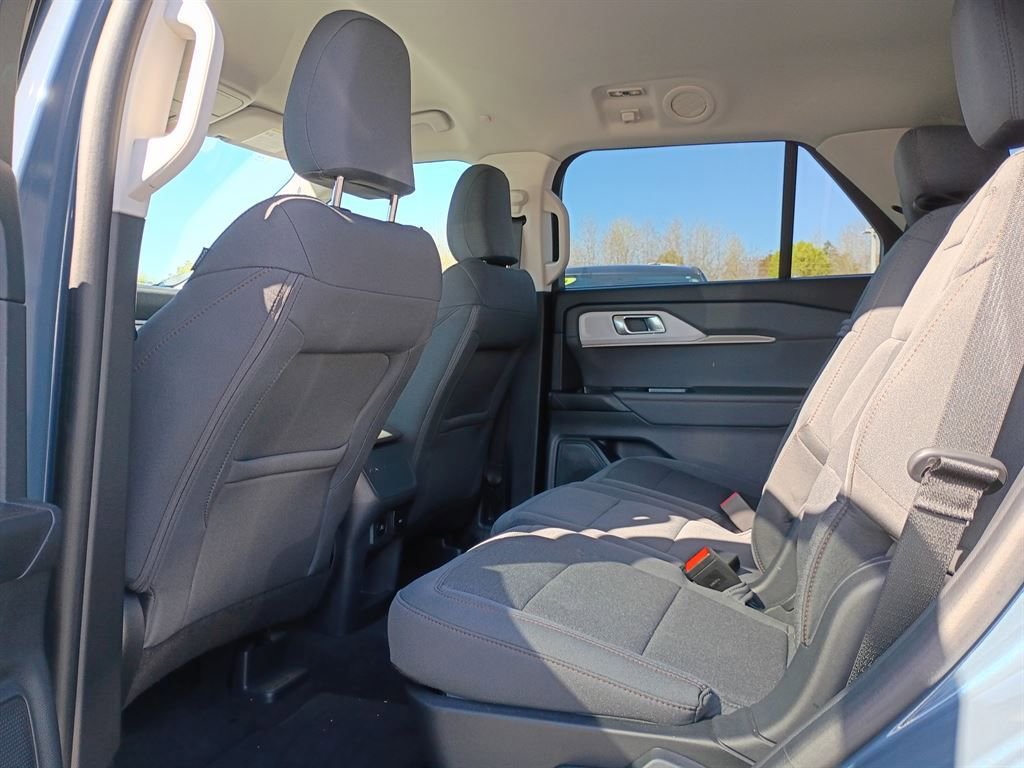 Used 2025 Ford Explorer Active RWD image 8