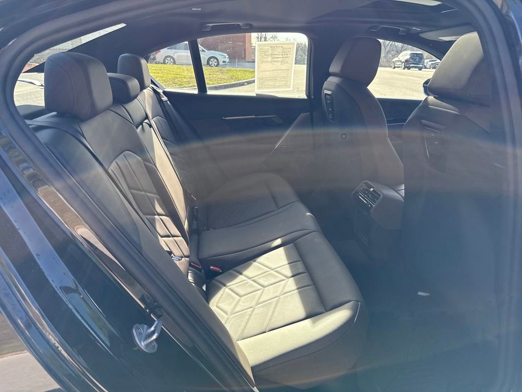 Used 2025 BMW 530i xDrive w/ Premium Package image 30
