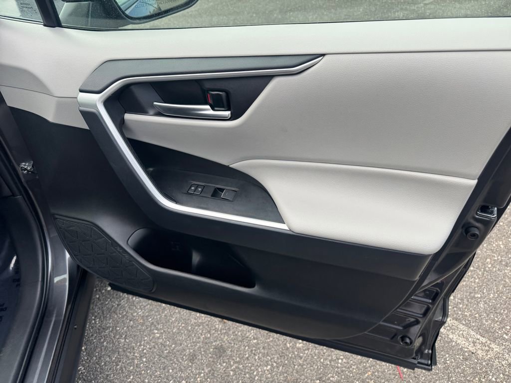 Used 2024 Toyota RAV4 XLE image 17