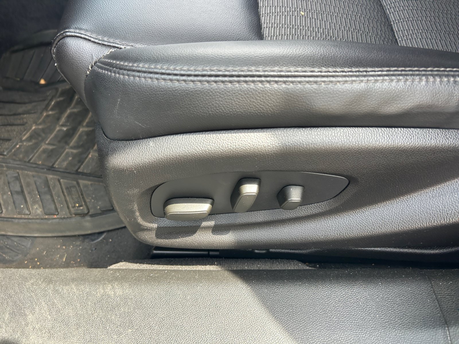 Used 2015 Chevrolet Impala LT w/ Convenience Package FWD image 14