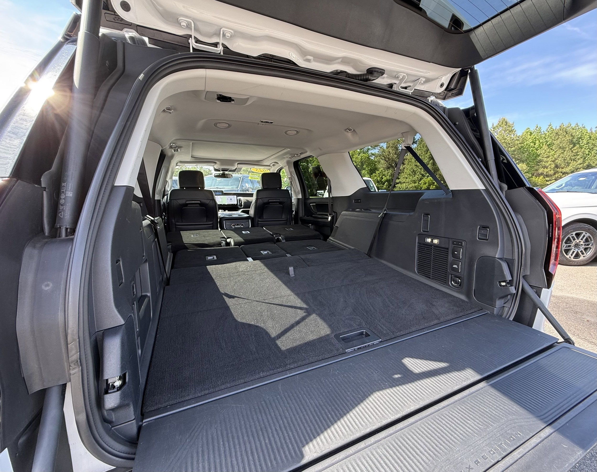 Used 2025 Ford Expedition Max Platinum AWD/4WD image 33