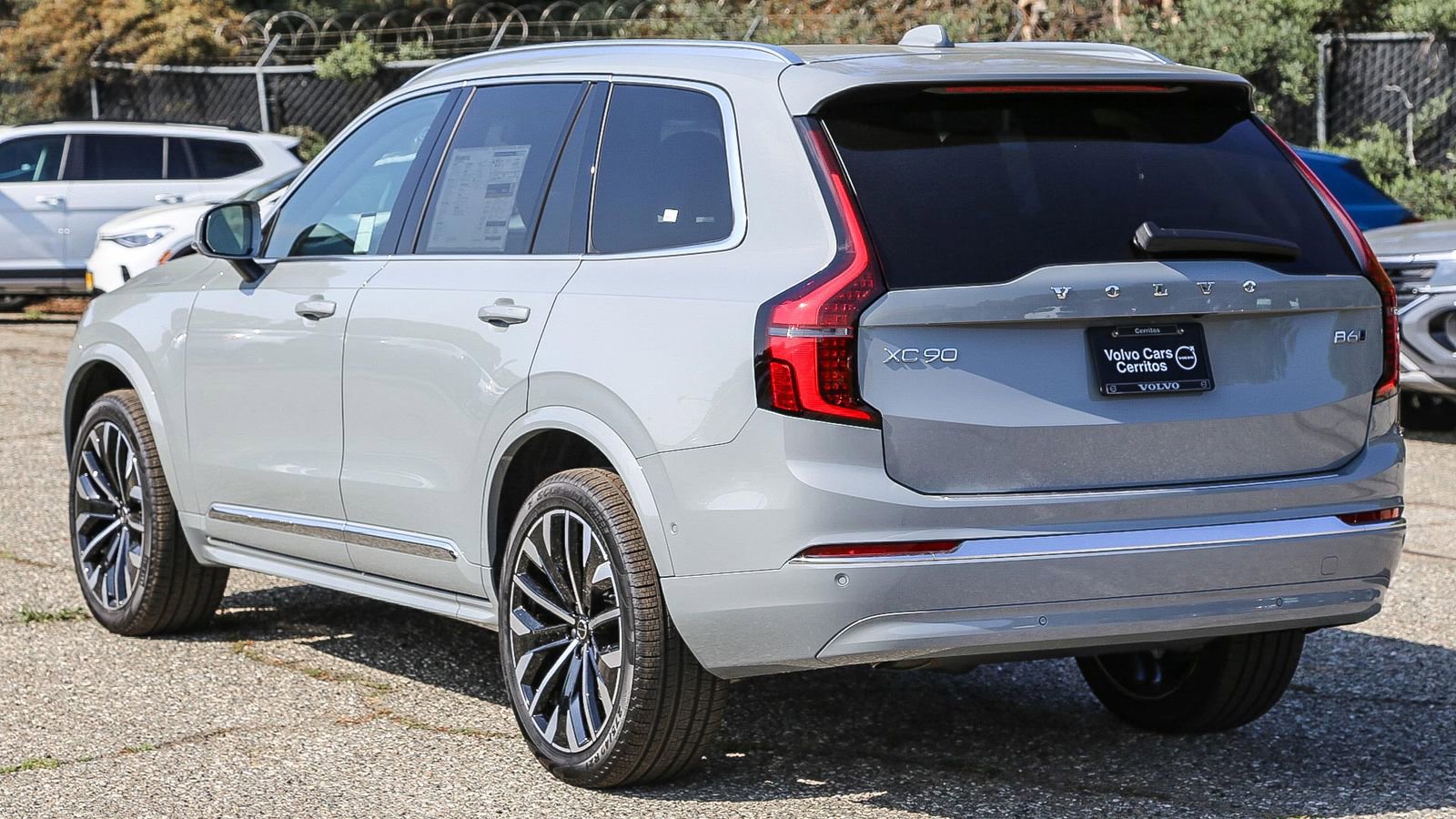 Used 2025 Volvo XC90 B6 Plus w/ Protection Package Premier AWD/4WD image 8