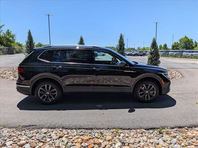 Used 2023 Volkswagen Tiguan SE AWD/4WD image 6