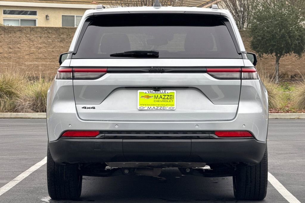 Used 2022 Jeep Grand Cherokee Altitude image 12