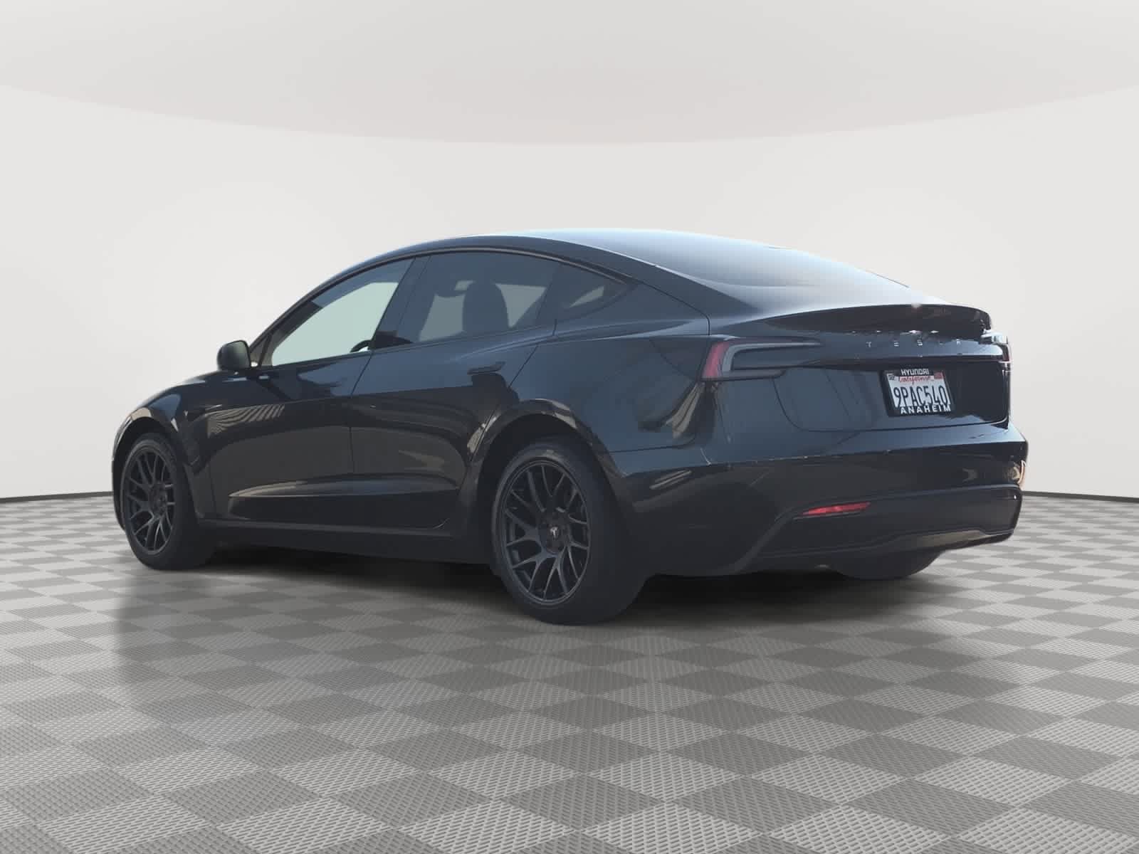 Used 2024 Tesla Model 3 Standard Range RWD image 9