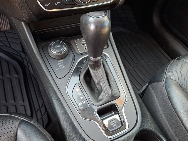 Used 2022 Jeep Cherokee Limited w/ Elite Package AWD/4WD image 12