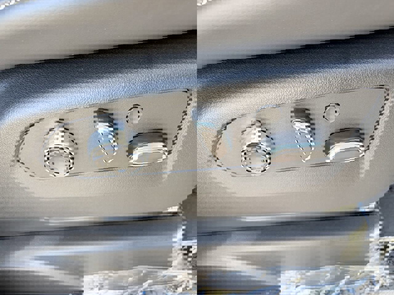 Certified 2024 Cadillac Escalade ESV Premium Luxury Platinum image 12