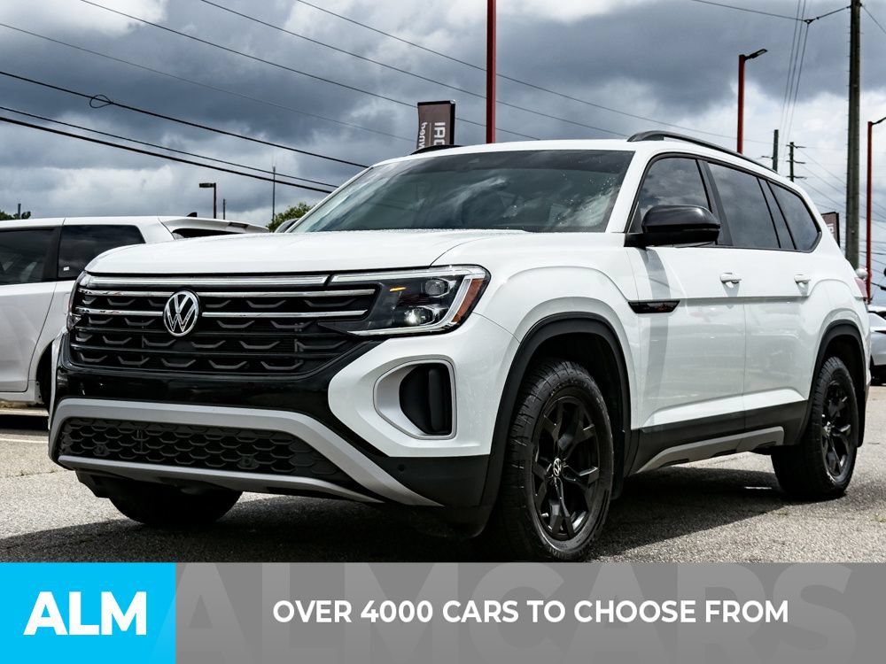 Used 2025 Volkswagen Atlas Peak Edition SE AWD/4WD image 2