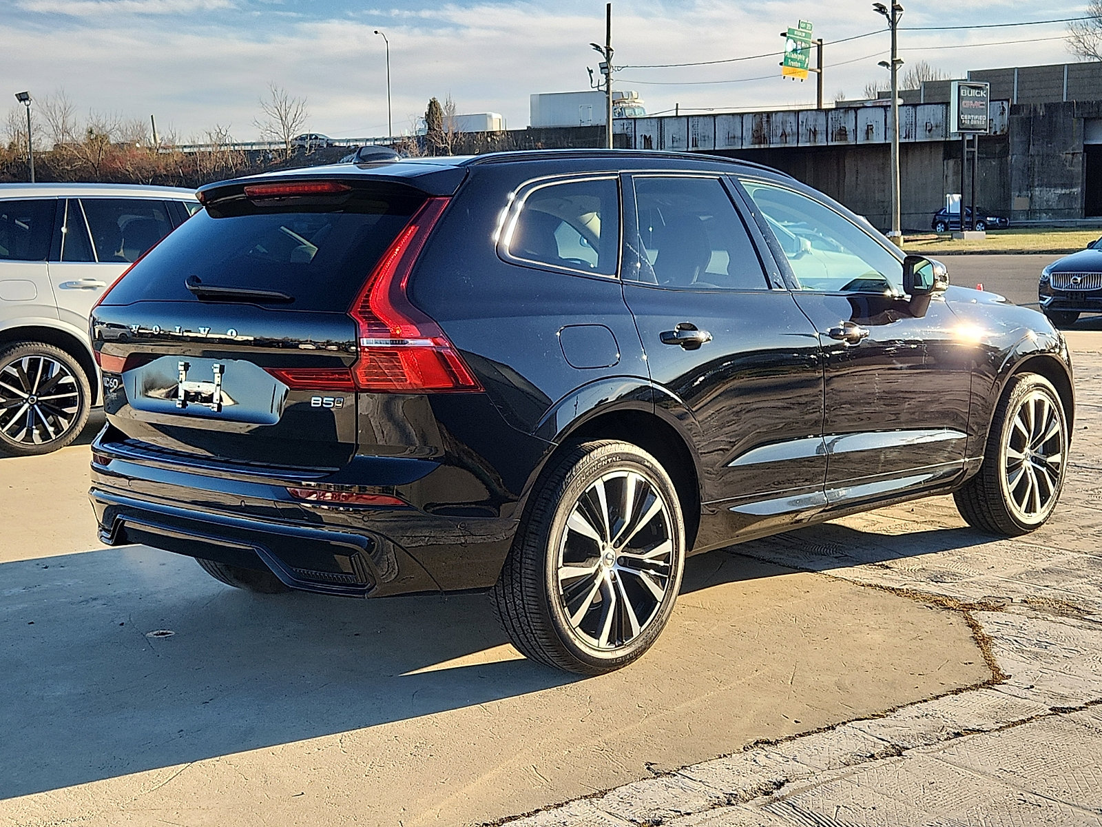 Certified 2023 Volvo XC60 B5 Plus w/ Climate Package image 6