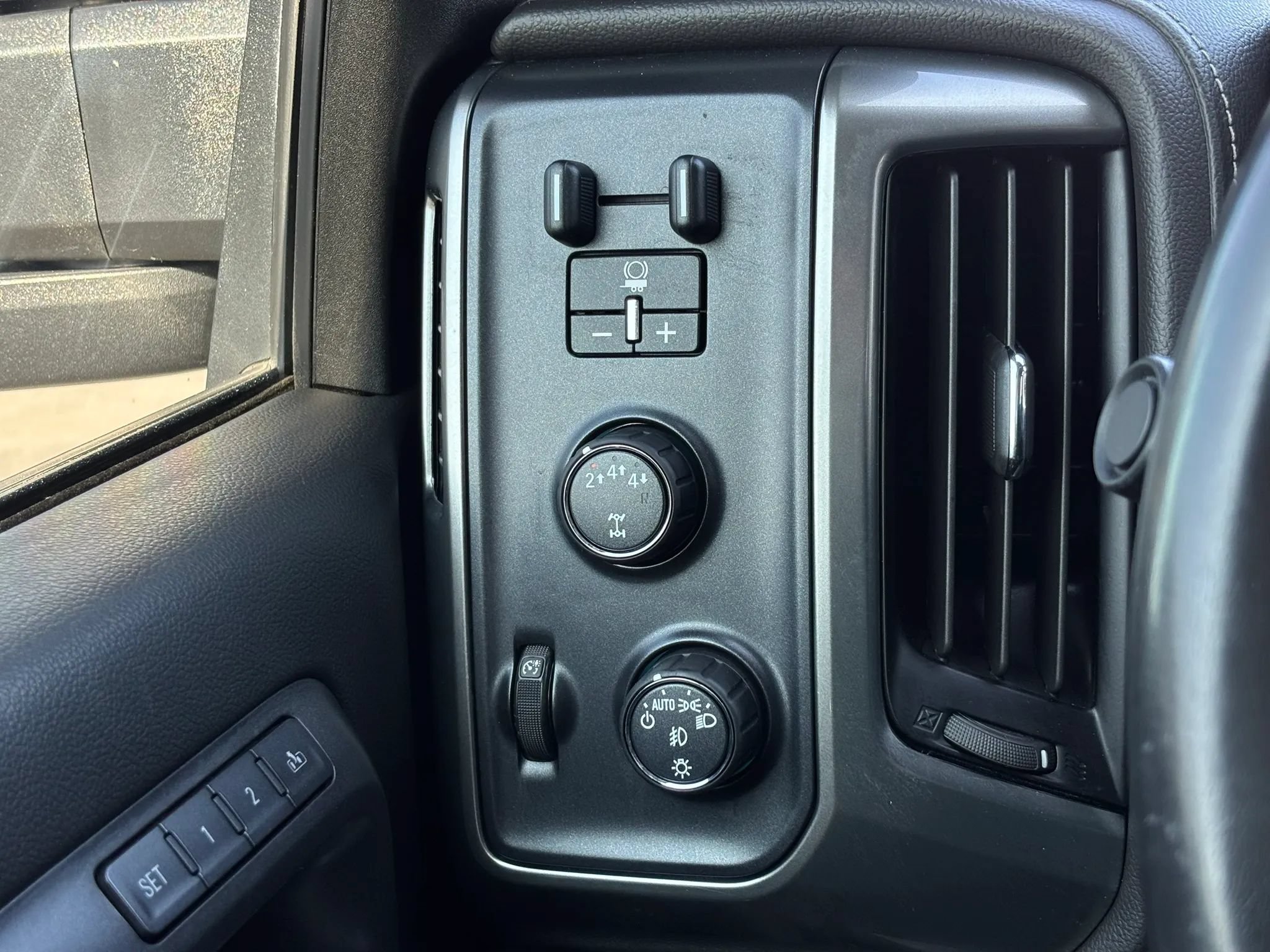Used 2019 Chevrolet Silverado 2500 LTZ w/ Duramax Plus Package AWD/4WD image 33