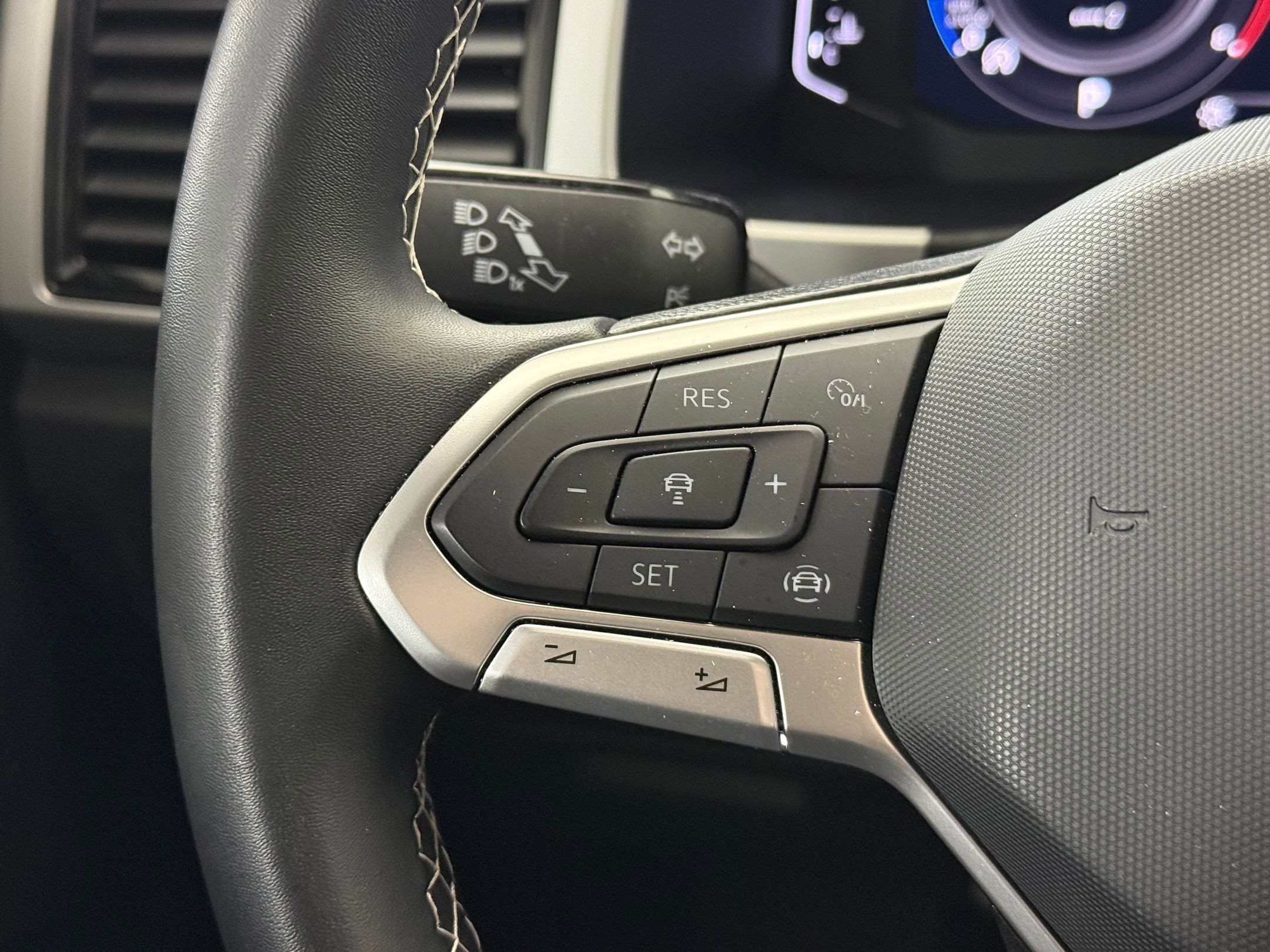 Used 2022 Volkswagen Atlas Cross Sport SE image 14