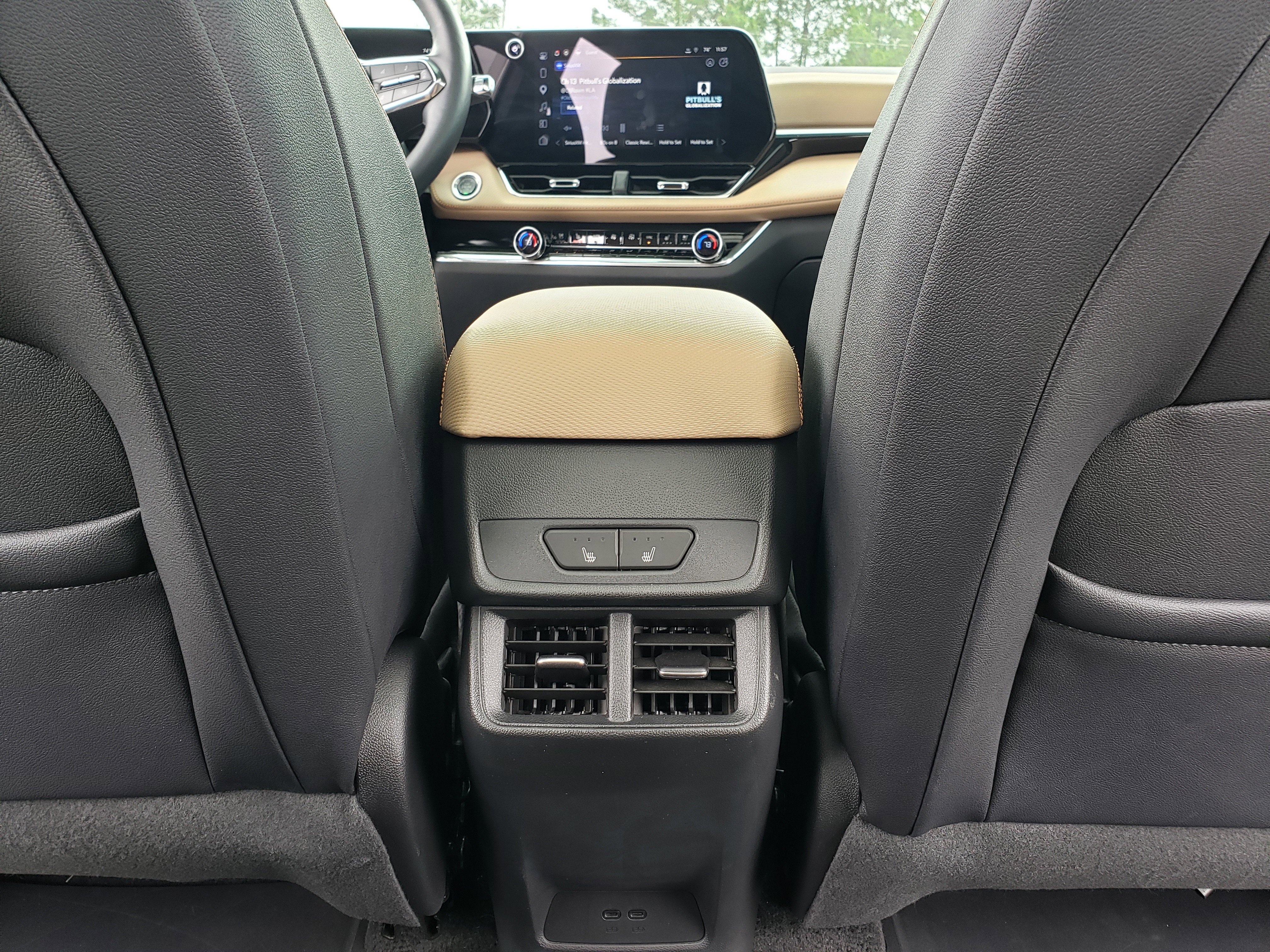 Used 2025 Chevrolet Equinox ACTIV w/ Safety and Technology Package FWD image 36