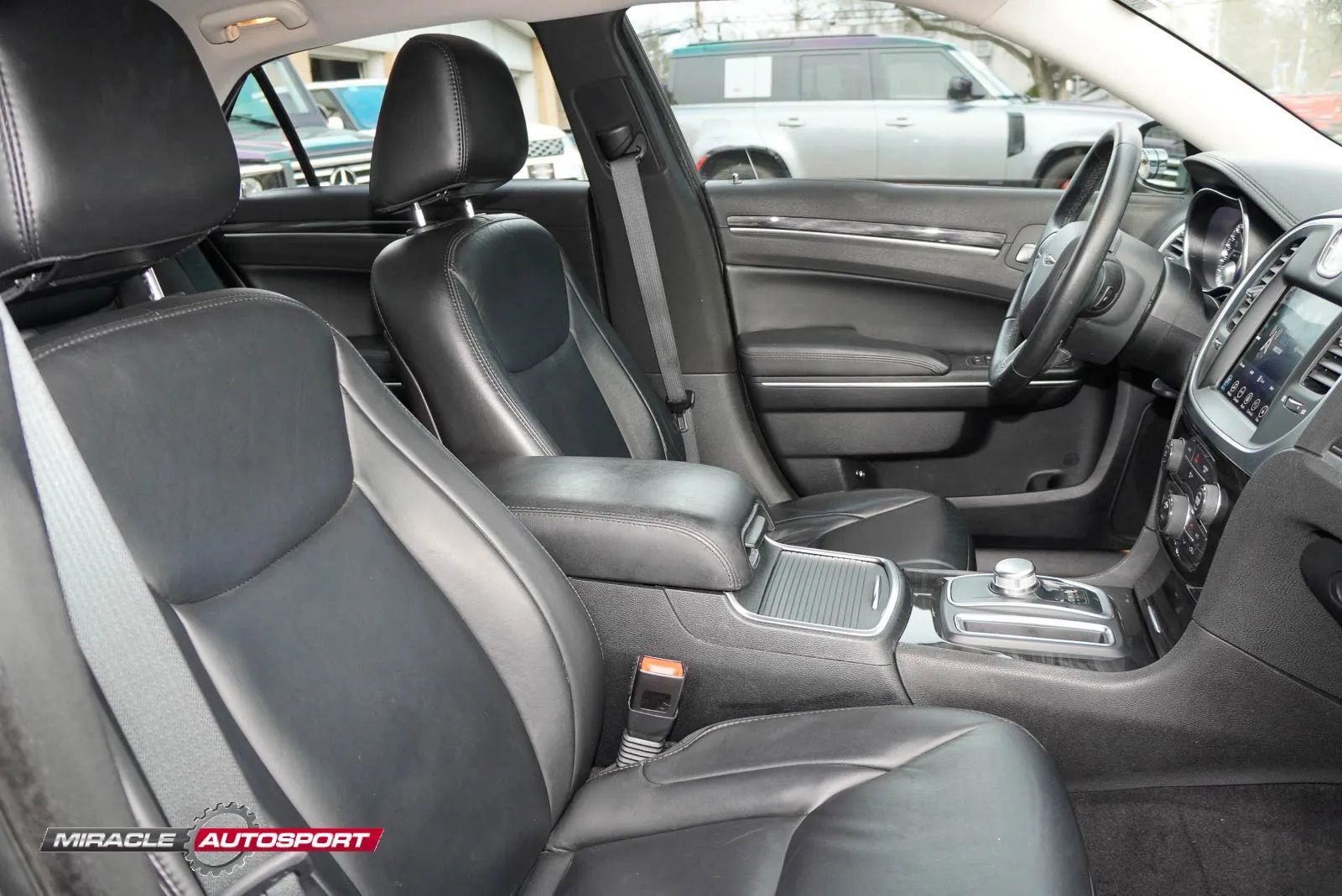 Used 2017 Chrysler 300 Limited w/ Driver Convenience Group RWD image 28
