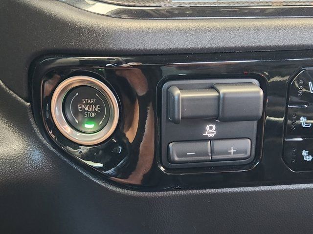 Used 2024 Chevrolet Silverado 1500 ZR2 w/ Technology Package image 8