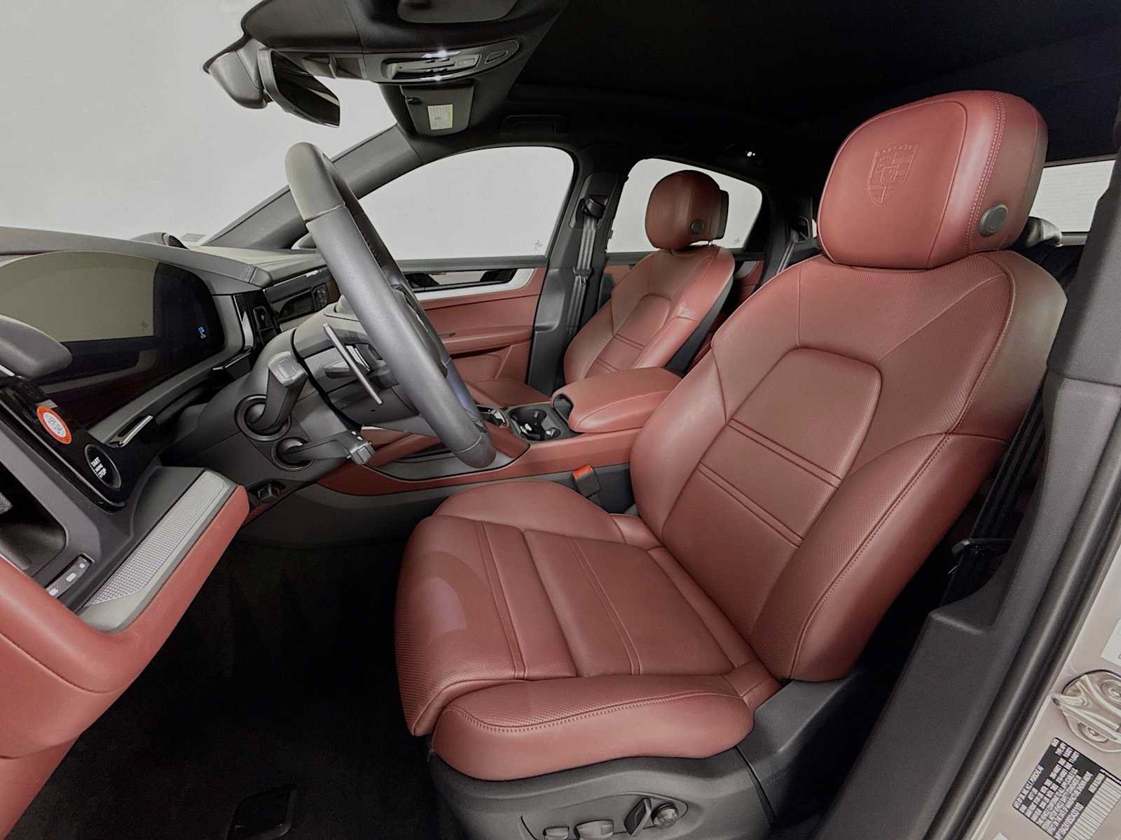 Certified 2025 Porsche Cayenne Coupe AWD/4WD image 5