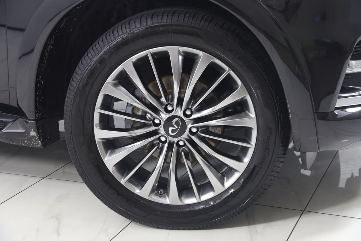 Used 2018 INFINITI QX80 4WD w/ Driver Assistance Package image 16