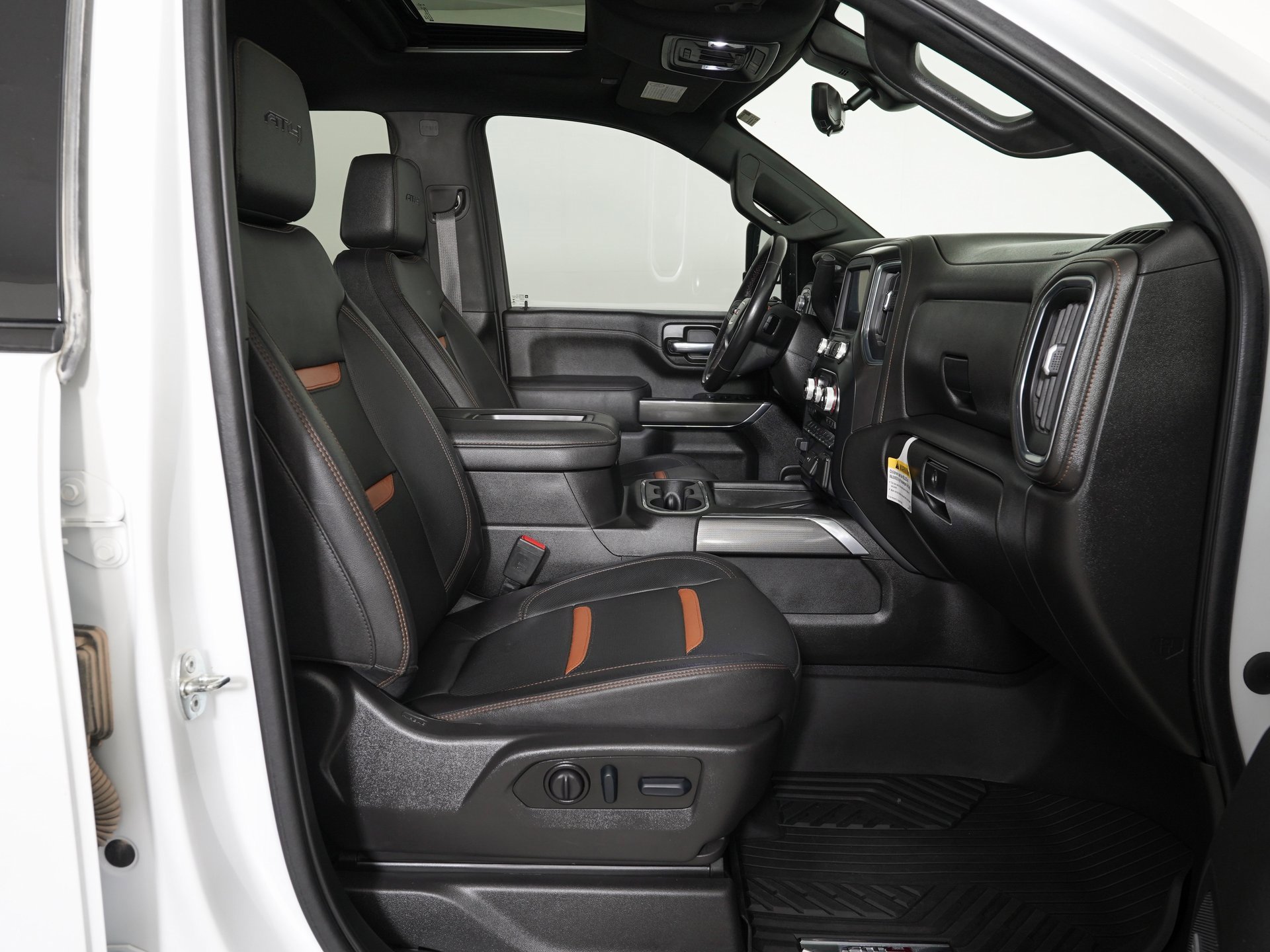 Used 2022 GMC Sierra 2500 AT4 w/ AT4 Premium Plus Package image 10