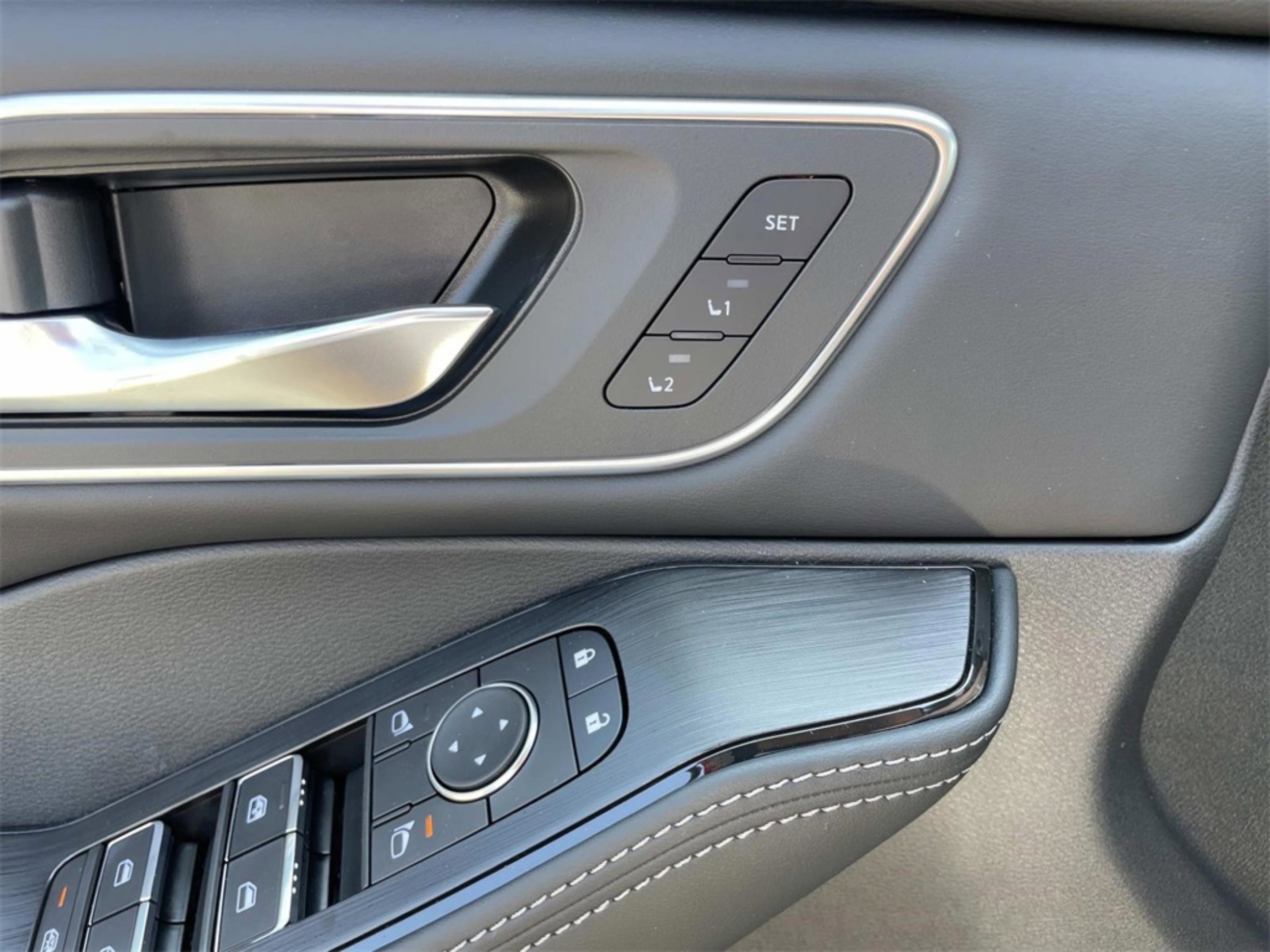 New 2026 Nissan Rogue Platinum image 18
