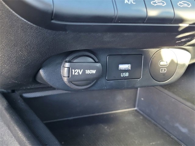 Used 2025 Hyundai Elantra SE image 23