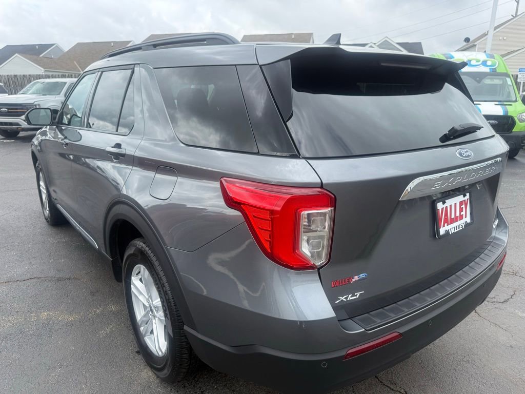 Used 2024 Ford Explorer XLT AWD/4WD image 5
