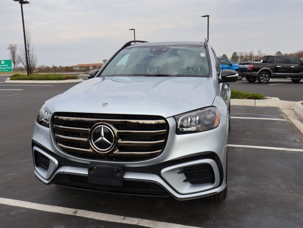 Used 2025 Mercedes-Benz GLS 450 4MATIC image 2