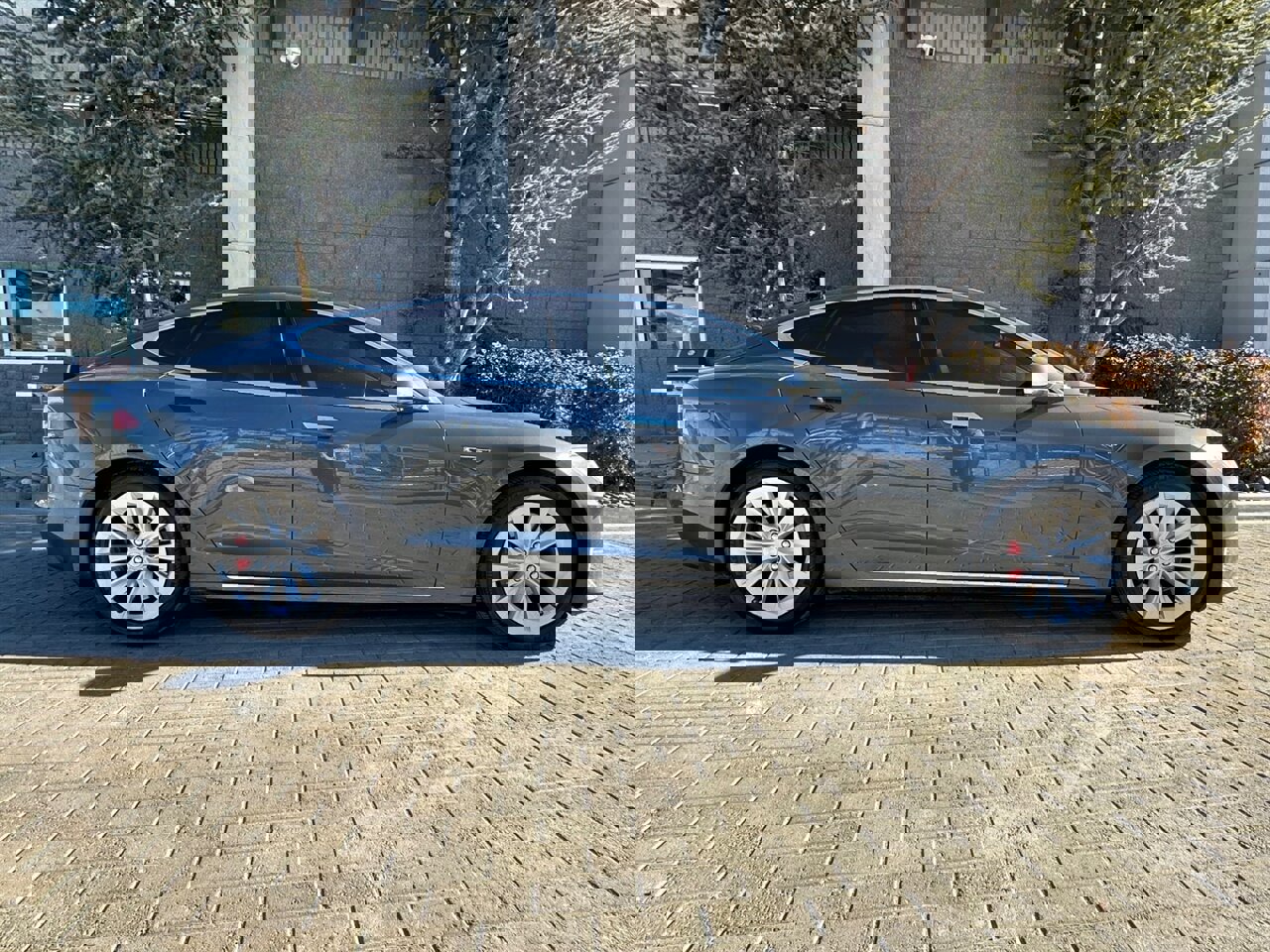 Used 2016 Tesla Model S P90D image 3