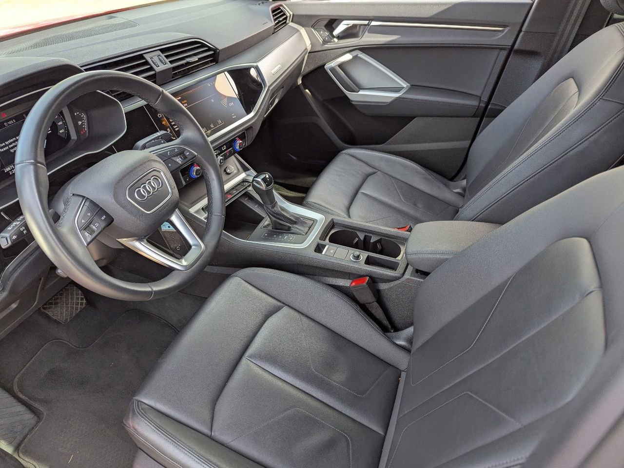 Used 2025 Audi Q3 2.0T Premium image 30